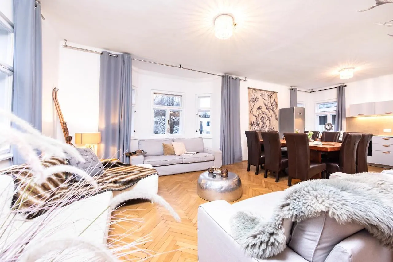 Family Wellhouse Green Garden Direct In Salzburg, Sunny Big Garden, Up To 16 Pax, Bikes For Free, Bbq, Sunbeds, Parking For Free, 15 Min Sound Of Music Villa Salzburg