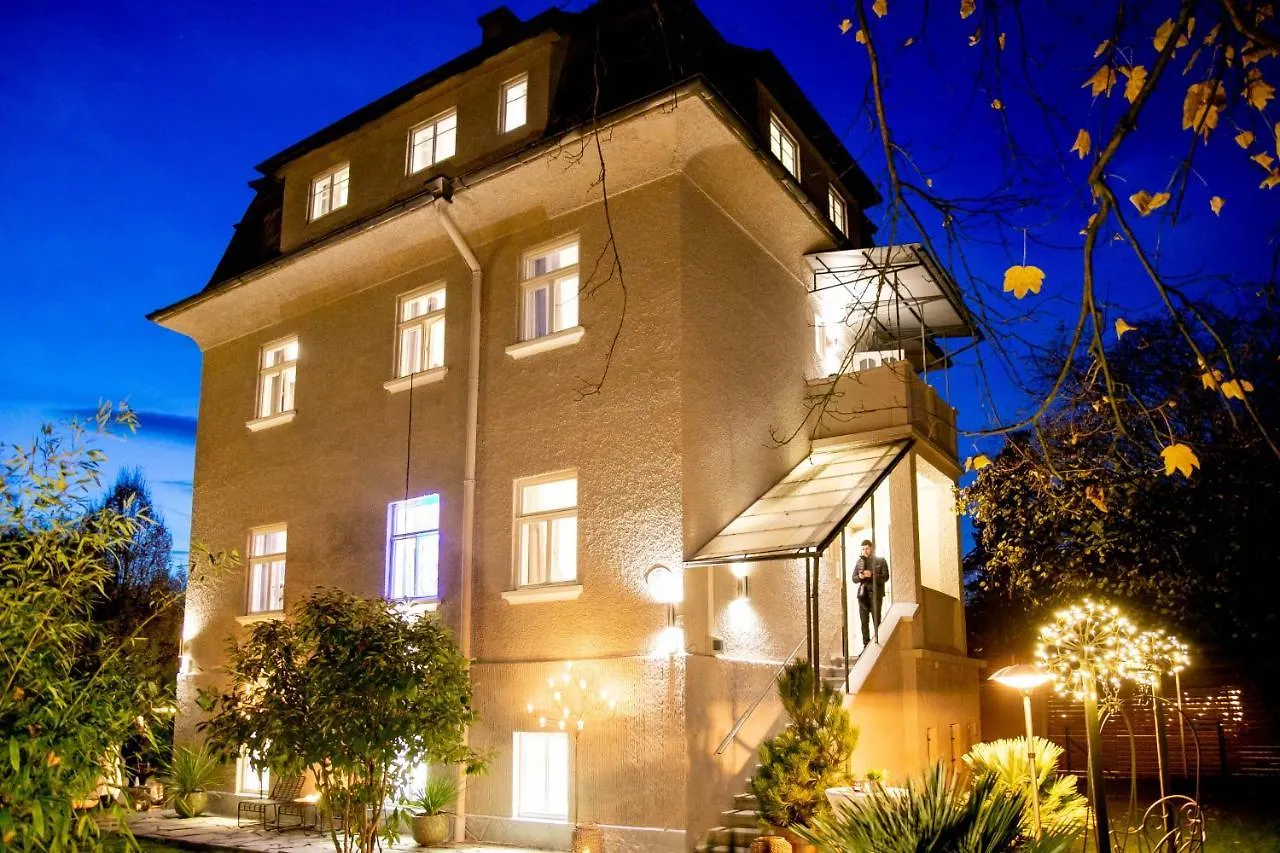 Villa Family Wellhouse Green Garden Direct In Salzburg, Sunny Big Garden, Up To 16 Pax, Bikes For Free, Bbq, Sunbeds, Parking For Free, 15 Min Sound Of Music Austria