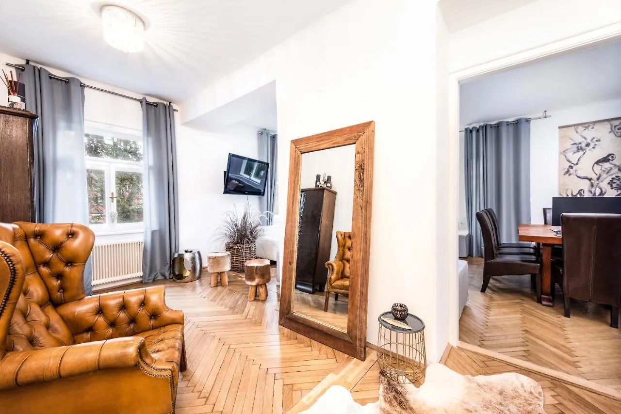 Villa Family Wellhouse Green Garden Direct In Salzburg, Sunny Big Garden, Up To 16 Pax, Bikes For Free, Bbq, Sunbeds, Parking For Free, 15 Min Sound Of Music