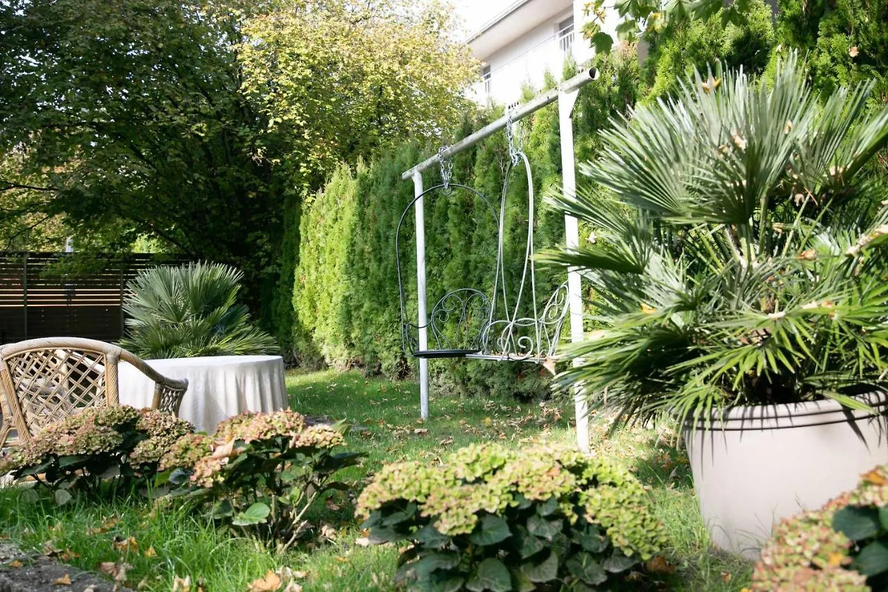 Villa Family Wellhouse Green Garden Direct In Salzburg, Sunny Big Garden, Up To 16 Pax, Bikes For Free, Bbq, Sunbeds, Parking For Free, 15 Min Sound Of Music