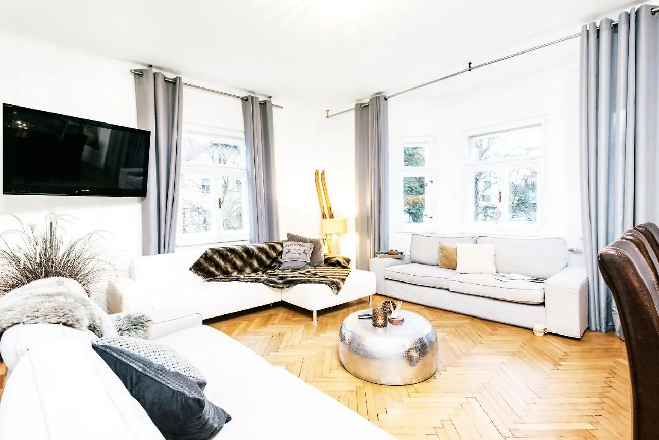 Family Wellhouse Green Garden Direct In Salzburg, Sunny Big Garden, Up To 16 Pax, Bikes For Free, Bbq, Sunbeds, Parking For Free, 15 Min Sound Of Music 0*, Salzburgo