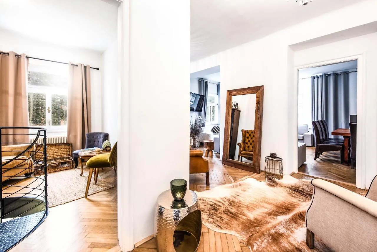 Family Wellhouse Green Garden Direct In Salzburg, Sunny Big Garden, Up To 16 Pax, Bikes For Free, Bbq, Sunbeds, Parking For Free, 15 Min Sound Of Music 0*, Salzburgo