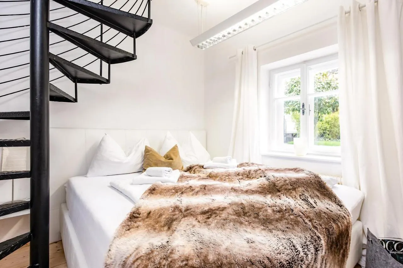 Family Wellhouse Green Garden Direct In Salzburg, Sunny Big Garden, Up To 16 Pax, Bikes For Free, Bbq, Sunbeds, Parking For Free, 15 Min Sound Of Music 0*, Salzburgo Austria