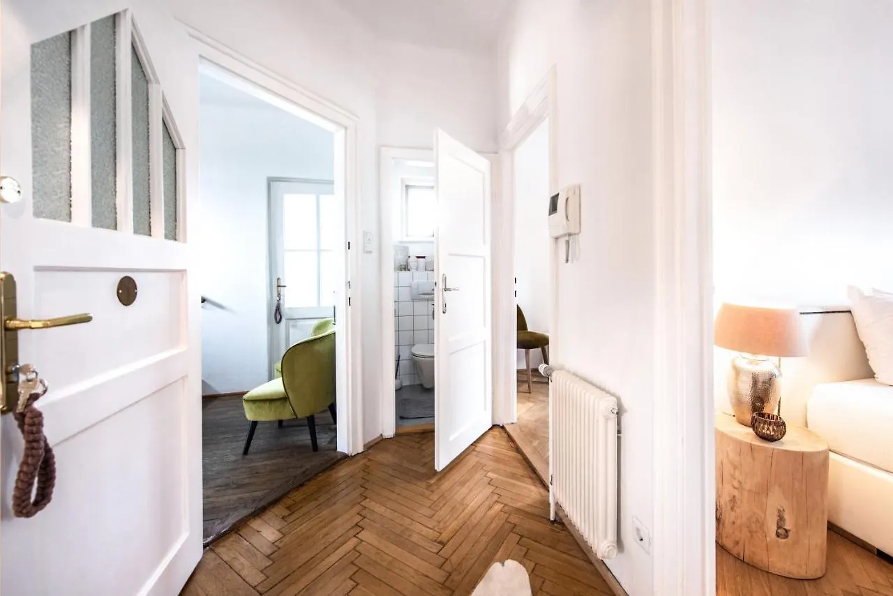 Villa Family Wellhouse Green Garden Direct In Salzburg, Sunny Big Garden, Up To 16 Pax, Bikes For Free, Bbq, Sunbeds, Parking For Free, 15 Min Sound Of Music Austria