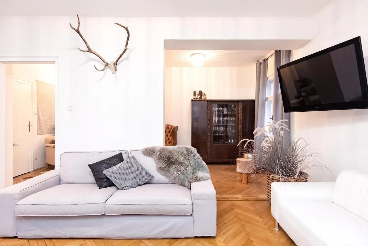 Villa Family Wellhouse Green Garden Direct In Salzburg, Sunny Big Garden, Up To 16 Pax, Bikes For Free, Bbq, Sunbeds, Parking For Free, 15 Min Sound Of Music Austria