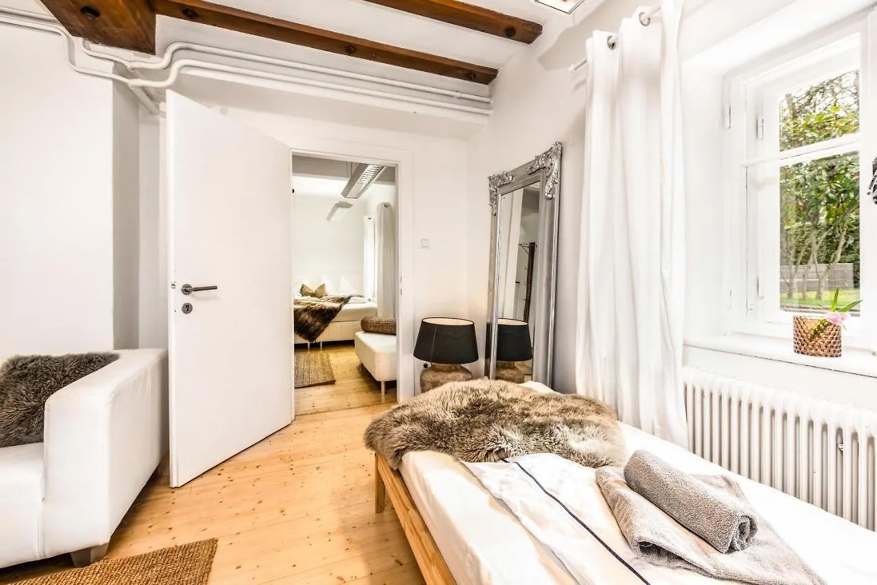 Family Wellhouse Green Garden Direct In Salzburg, Sunny Big Garden, Up To 16 Pax, Bikes For Free, Bbq, Sunbeds, Parking For Free, 15 Min Sound Of Music 0*, Salzburgo Austria