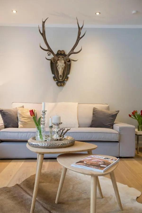 Family Wellhouse Green Garden Direct In Salzburg, Sunny Big Garden, Up To 16 Pax, Bikes For Free, Bbq, Sunbeds, Parking For Free, 15 Min Sound Of Music Villa Salzburgo