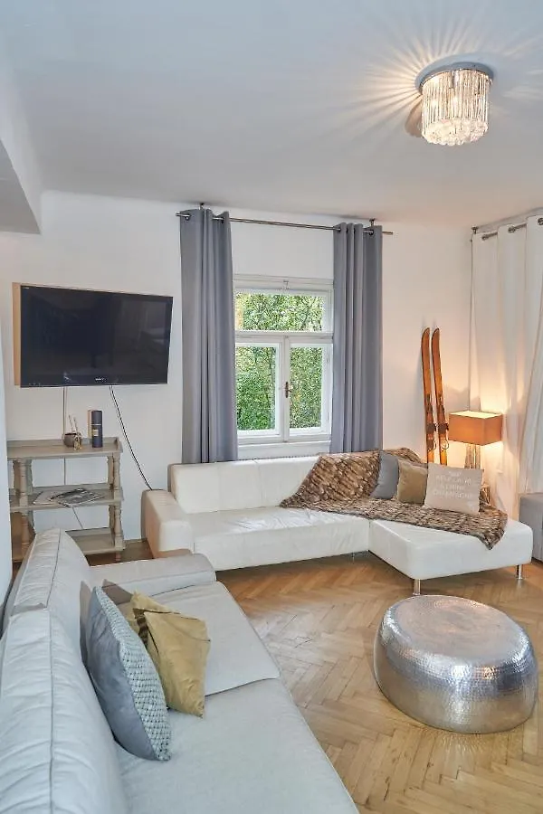 Family Wellhouse Green Garden Direct In Salzburg, Sunny Big Garden, Up To 16 Pax, Bikes For Free, Bbq, Sunbeds, Parking For Free, 15 Min Sound Of Music 0*, Salzburgo