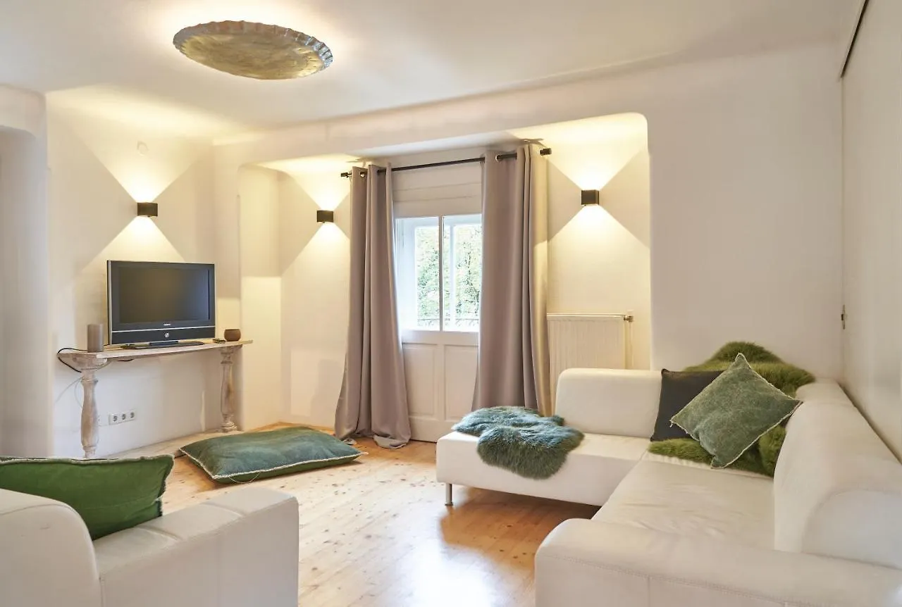 Family Wellhouse Green Garden Direct In Salzburg, Sunny Big Garden, Up To 16 Pax, Bikes For Free, Bbq, Sunbeds, Parking For Free, 15 Min Sound Of Music Villa Salzburgo
