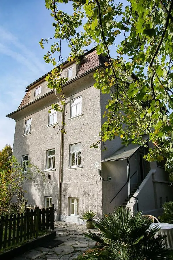 Villa Family Wellhouse Green Garden Direct In Salzburg, Sunny Big Garden, Up To 16 Pax, Bikes For Free, Bbq, Sunbeds, Parking For Free, 15 Min Sound Of Music