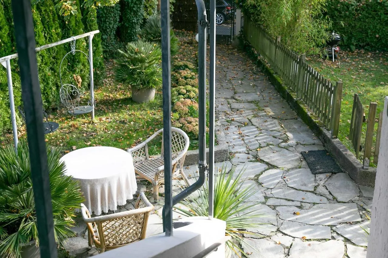 Family Wellhouse Green Garden Direct In Salzburg, Sunny Big Garden, Up To 16 Pax, Bikes For Free, Bbq, Sunbeds, Parking For Free, 15 Min Sound Of Music Salzburgo