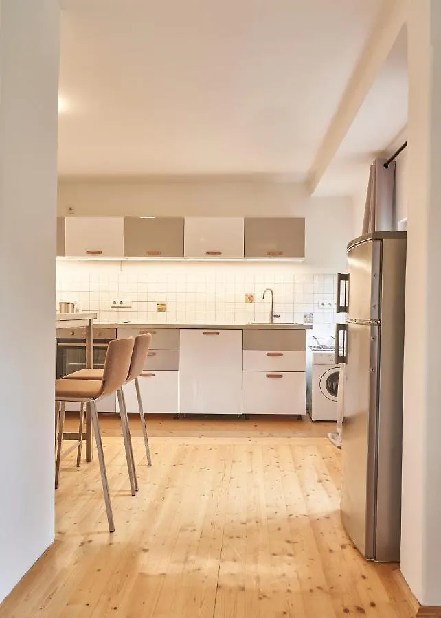 Family Wellhouse Green Garden Direct In Salzburg, Sunny Big Garden, Up To 16 Pax, Bikes For Free, Bbq, Sunbeds, Parking For Free, 15 Min Sound Of Music 0*, Salzburgo
