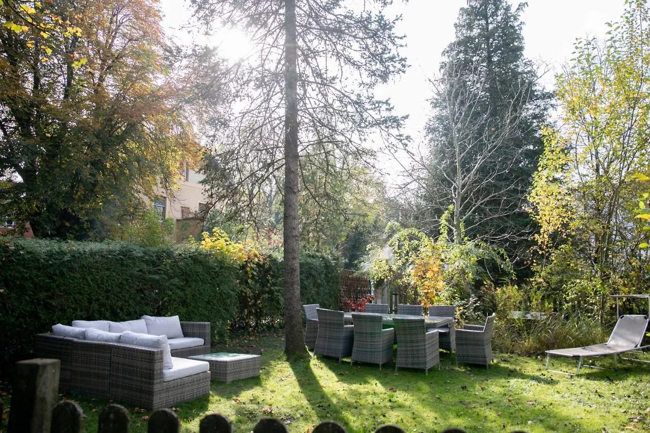 Family Wellhouse Green Garden Direct In Salzburg, Sunny Big Garden, Up To 16 Pax, Bikes For Free, Bbq, Sunbeds, Parking For Free, 15 Min Sound Of Music Villa Salzburgo