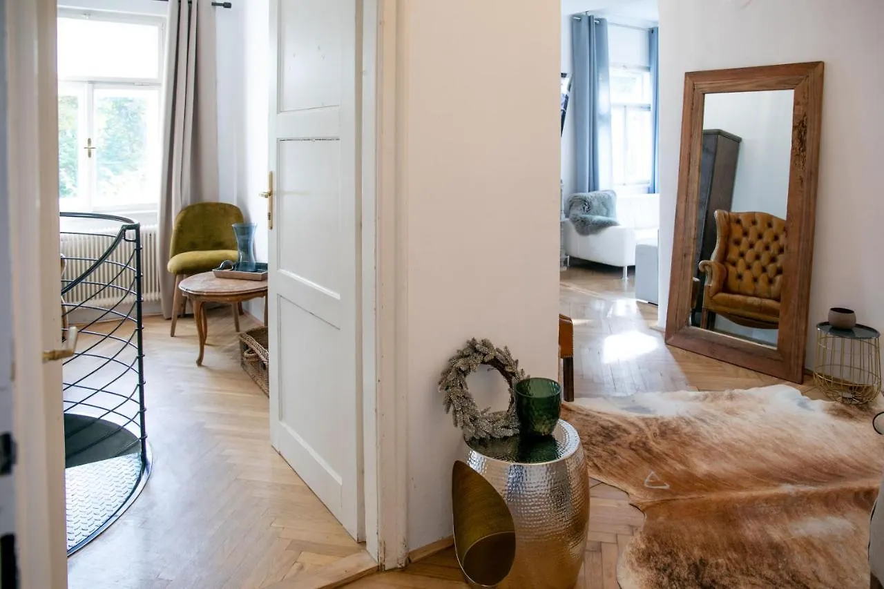 Family Wellhouse Green Garden Direct In Salzburg, Sunny Big Garden, Up To 16 Pax, Bikes For Free, Bbq, Sunbeds, Parking For Free, 15 Min Sound Of Music Villa Salzburgo